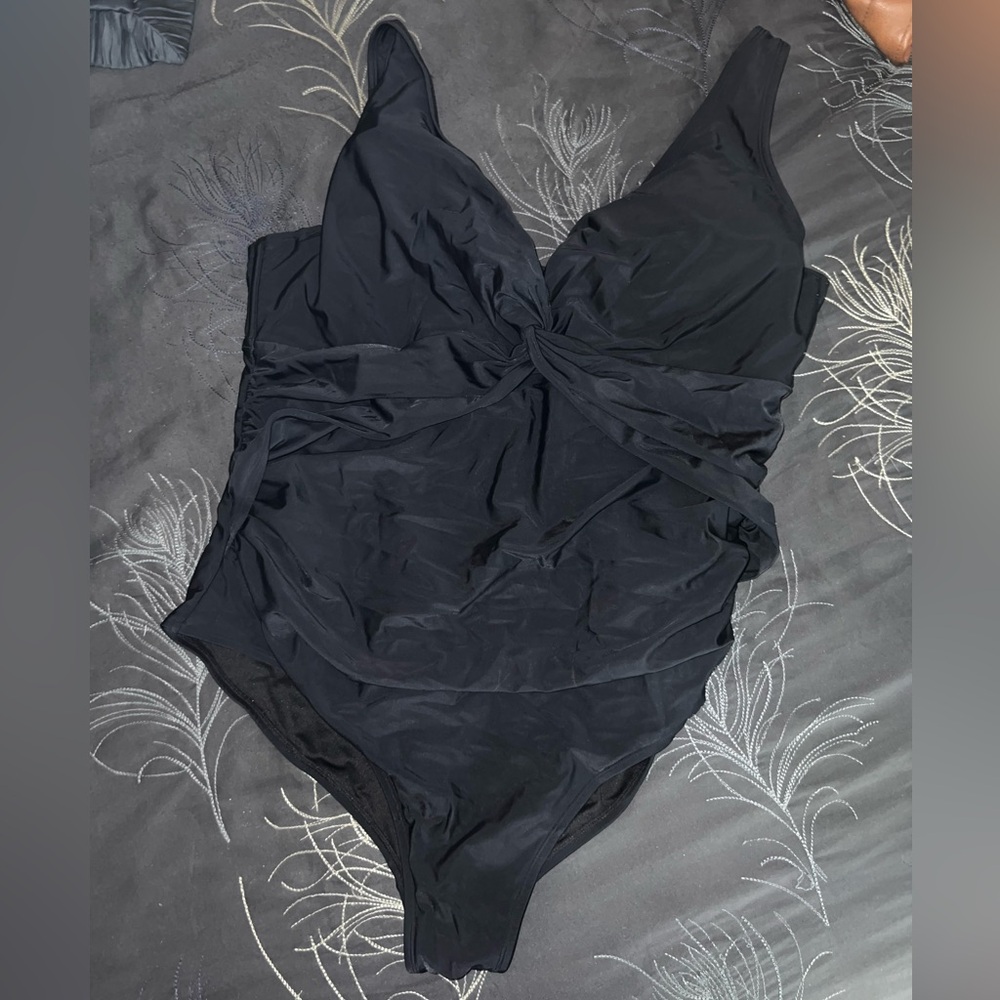 💕 Old Navy Plus Size One Piece Swimsuit Size 3X